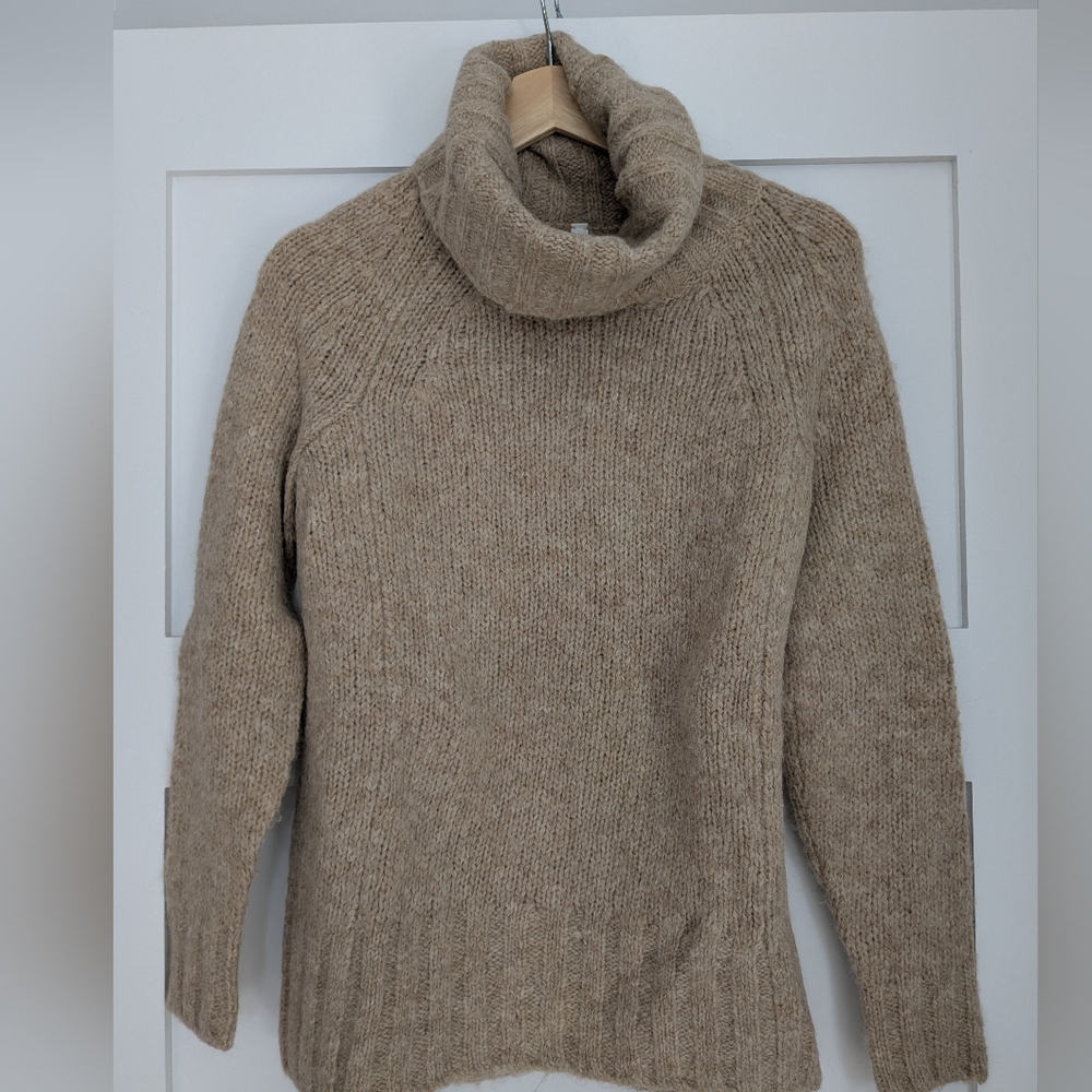 Aritzia Babaton Heathered Beige Turtleneck Sweater
